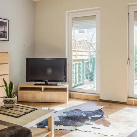 Malaga By Renters Apartman